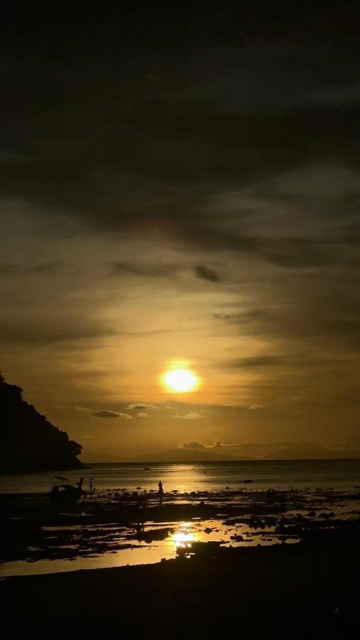 Phiphi Film House Hotel Exterior photo
